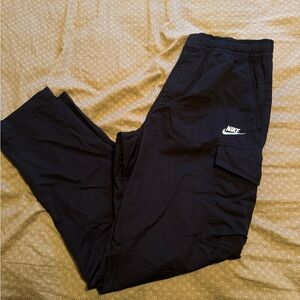 Nike cargo pants - size medium